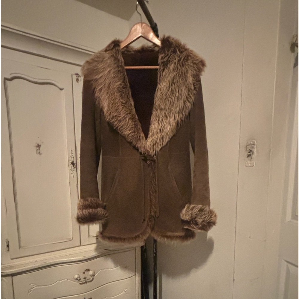 Blue Duck fox fur, brown size small and super clean. No flaws